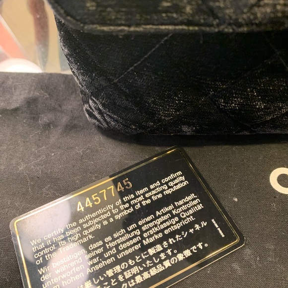 AUTH VINTAGE CHANEL black velvet handbag - Picture 4 of 12